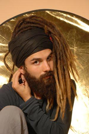 Saclarimi rasta yaptirmak istiyorum erkekte rasta sac tarzini begeniyor musunuz?