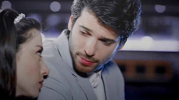 Kızlar, Seçkin Özdemir Mi Yoksa Can Yaman Mı Hangisi Daha Yakışıklı?