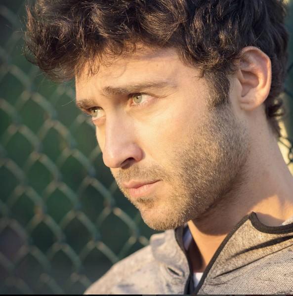 Kızlar, Seçkin Özdemir Mi Yoksa Can Yaman Mı Hangisi Daha Yakışıklı?
