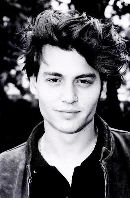 Kızlar, Johnny Depp mi Leonardo Dicaprio mu hangisi daha yakışıklı ve çekici ( Gençliği )?