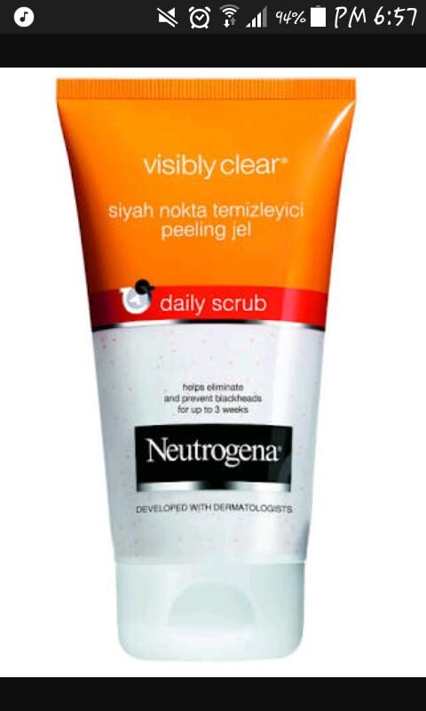 Neutrogena visibly clear siyah nokta temizleyici peeling jel kullanan var mi?