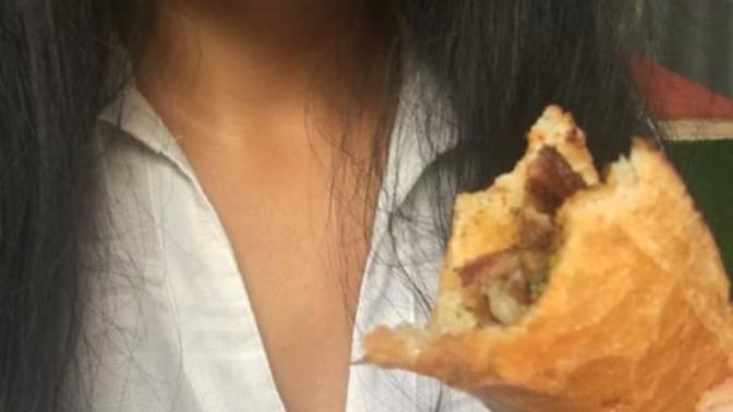 Kokoreç yiyen kız iticiligi🤮 hahah en sevdigim gelin kokoreç yiyelim?