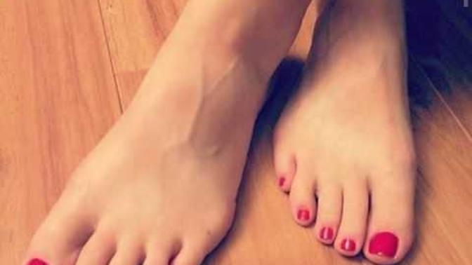 Kimler ayak fetişi? Kimler güzel hem cinsinin ayaklarını görünce içi gidiyor?