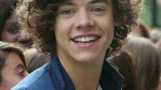 Sizce harry styles yakışıklı mı?