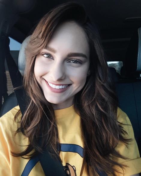 Jessica May mı Hande Erçel mi?