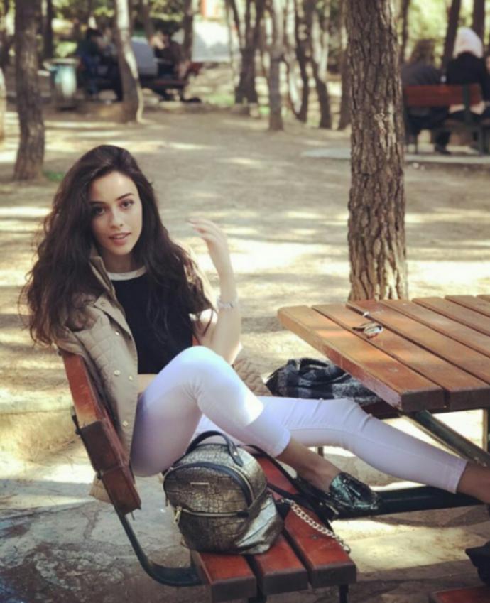 Söz dizisinin en güzel kadın oyuncusu sizce hangisi?