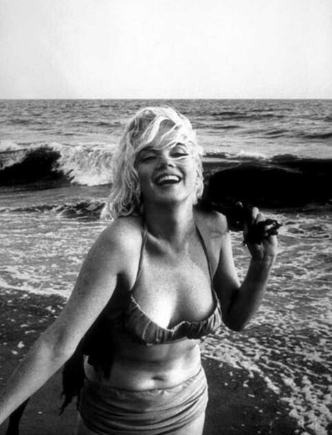 Marlyn Monroe'a göre göbeksiz kadın balkonsuz eve benzermiş?