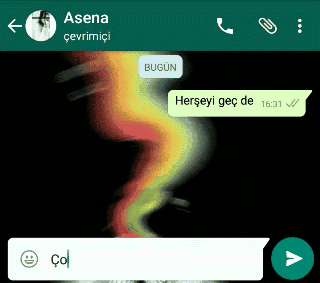 Özlediğiniz kişiye mesaj mı atarsınız, yoksa mesaj atması için sinyaller mi gönderirsiniz?