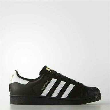 Siyah Nike air force mi adidas superstar mı??