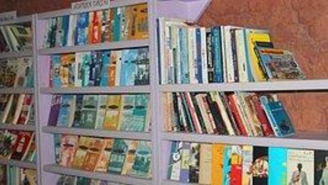 Okumadığı kitapları ihtiyaç sahibi birine, kütüphaneye vermek yerine, onları çöpe atan insanlar hakkında ne düşünüyorsunuz?