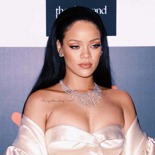Rihanna niye bu kadar çok kilo aldı ??