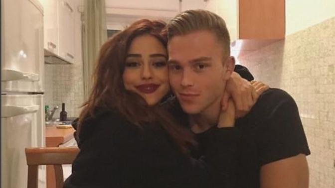 Böyle bir foto çeken erkek gey değil midir?