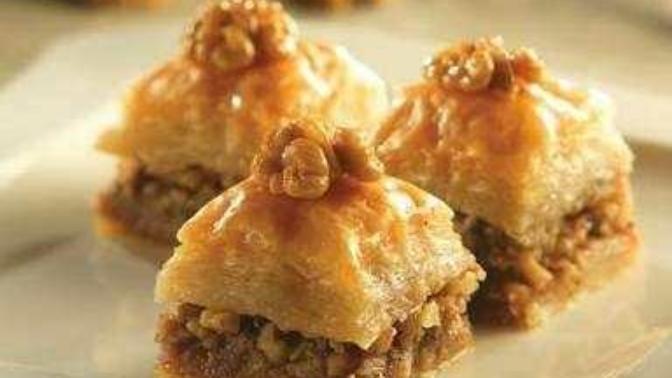 Cevizli baklava mı fıstıklı şöbiyet mi?