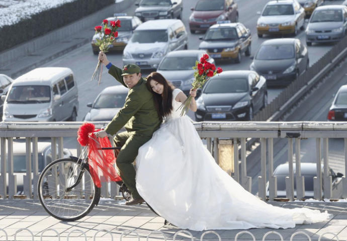 Bir birinden ilginç gelin damat fotoğrafları?