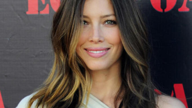 Hangisi daha seksi? Jessica Biel'mi, Gisele Bundchen'mu?