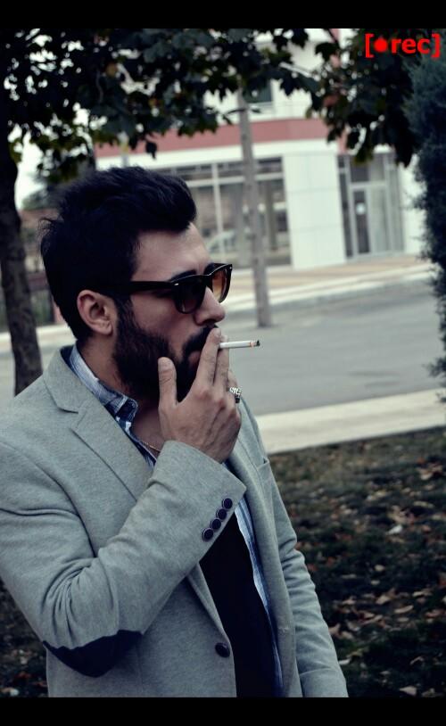 Kim daha seksi sigara içiyor? Sizde sigara içme isteği uyandıran taraf; erkekler mi? kadınlar mı?