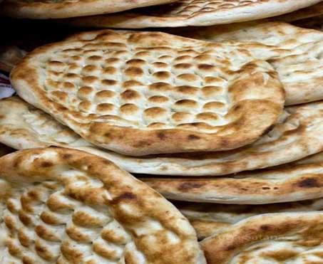 Sabahları bir tane tırnaklı pide gömüyorum mideye çok mu sizce :/ ? Obur muyum ben :/ ? Azaltayım mı?