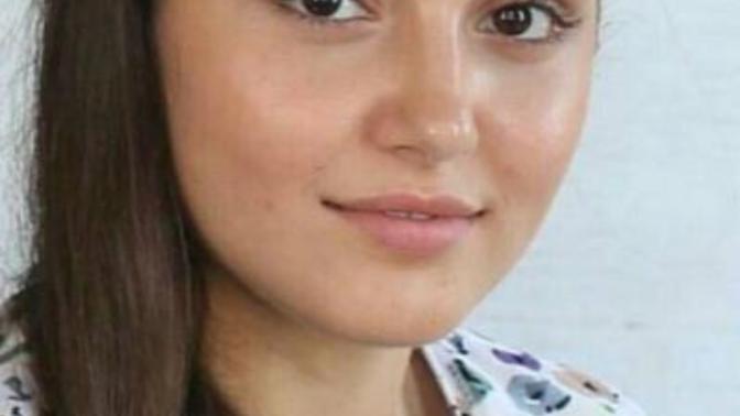 Hande Erçel makyajsız da güzel mi?