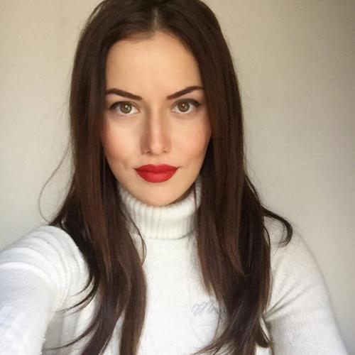 Selena Gomez vs Fahriye Evcen, hangisi daha güzel?