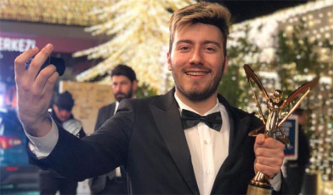En iyi Youtuber Enes Batur seçildi peki ya sizce kazanmayı hak etti mi?