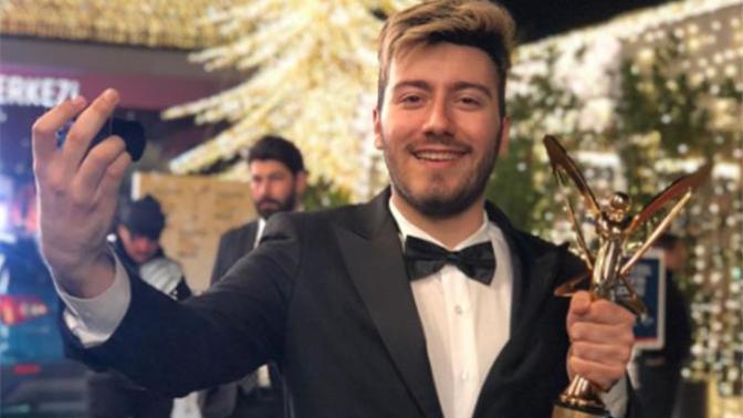 En iyi Youtuber Enes Batur seçildi peki ya sizce kazanmayı hak etti mi?