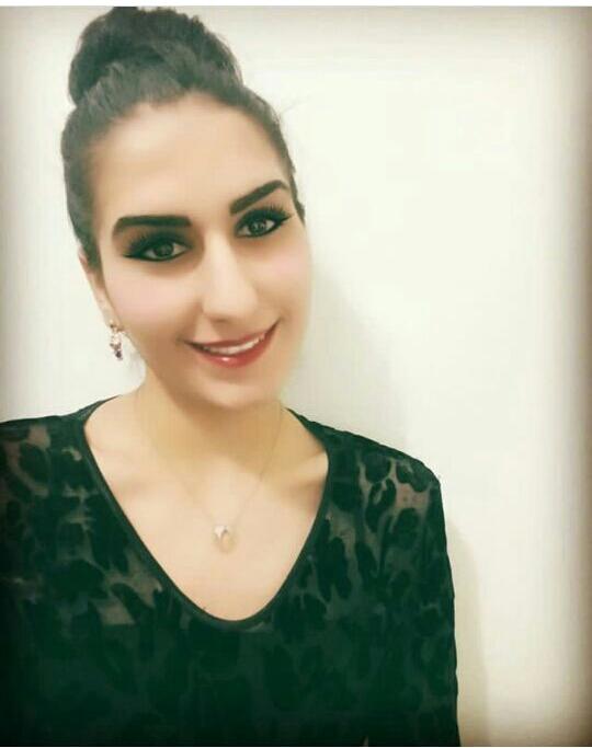 Sizce hangisi kiz guzel arkadaslar??sarisin olan benim esmer olan sewdigim adamin yeni sevgilisi??????
