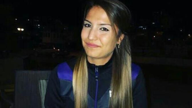 Sizce hangisi kiz guzel arkadaslar? sarisin olan benim esmer olan sewdigim adamin yeni sevgilisi?
