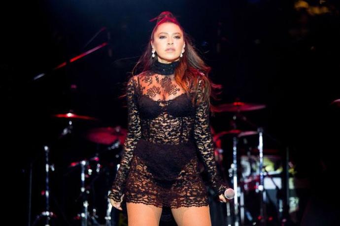 Hangi kadın şarkıcının konser kıyafetlerini beğeniyorsunuz?