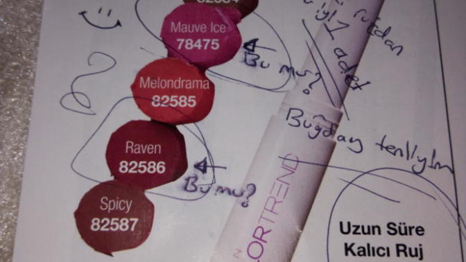 Kızlar, Sizce bu Avon uzun süre kalıcı rujlarından hangisinin tonu güzel?