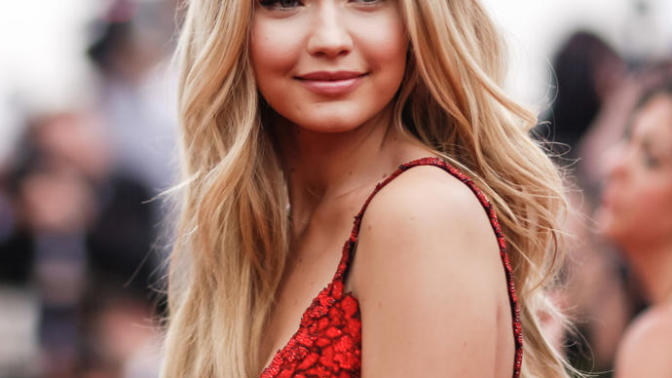 Sizce Kendall Jenner mi? Gigi Hadid mi?  Güzellikte hangisi daha önde?