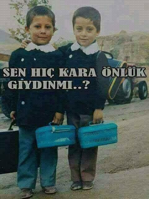 Kara önlük giyenler burda mı ?