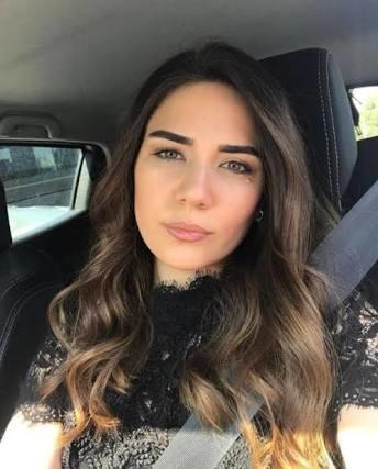 Buse Varol mu daha güzel yoksa Eda Erol mu ?