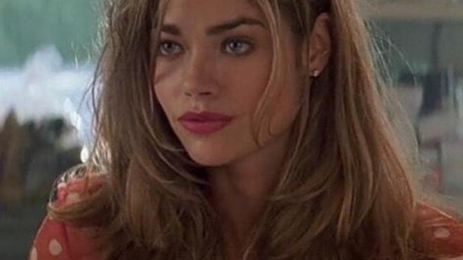 Denise Richards güzel,  ya da  çekici mi?