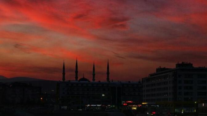 Herkesin manzarası farklıdır; kimisi yağmur yağarken camdan bakmayı sever, kimisi güneş batarken deniz kenarında olmayı?