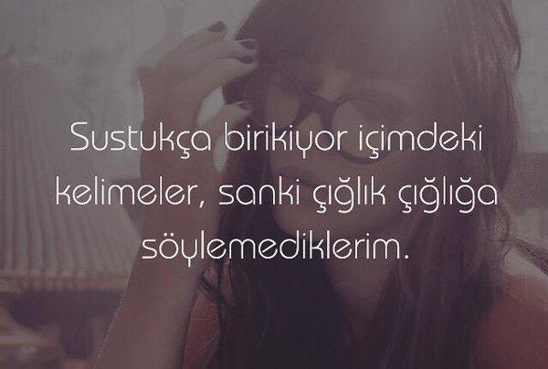 Söylenecek çok şeyin olmasına rağmen seni dinlemeyip kendi bildiğini okuyan insanların hayatında kalıp kalmamasını umursar mısın?