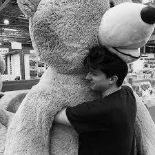 Charlie Puth hakkında neler düşünüyorsunuz? Sizce yakışıklı mı? Ve en sevdiğiniz şarkısı?