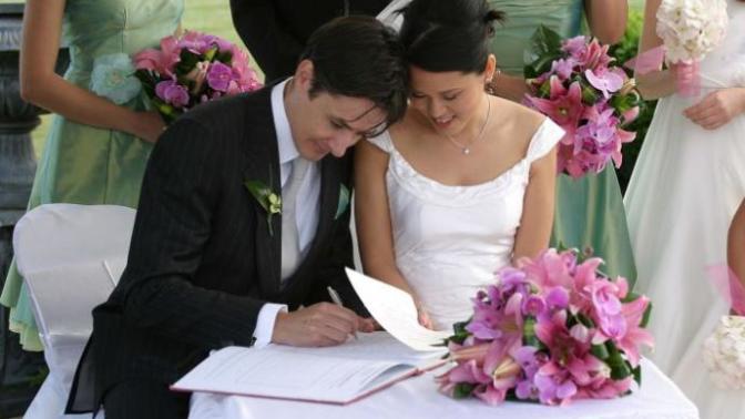 Nikah memurunu düğün mekanına çağırmak trend oldu! Nikah sizce düğünün içinde mi olmalı, nikah dairesinde mi?