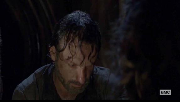 “The Walking Dead” izleyicisi olarak, yeni bölümde Rick’in oğlu Carl’ın zombi tarafından ısırılması hakkında düşünceniz nedir?