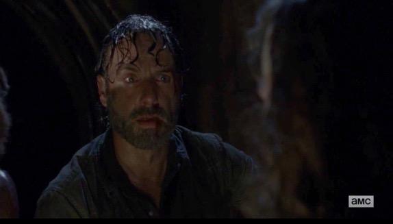 “The Walking Dead” izleyicisi olarak, yeni bölümde Rick’in oğlu Carl’ın zombi tarafından ısırılması hakkında düşünceniz nedir?