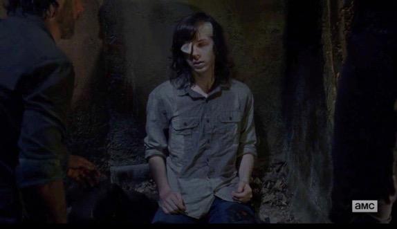 “The Walking Dead” izleyicisi olarak, yeni bölümde Rick’in oğlu Carl’ın zombi tarafından ısırılması hakkında düşünceniz nedir?