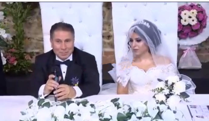 Hababam sınıf’ıyla tanınan “hayta ismail” Ahmet Arıman, karısını boşayıp 23 yaşındaki sevgilisiyle evlendi, ne düşünüyorsunuz?