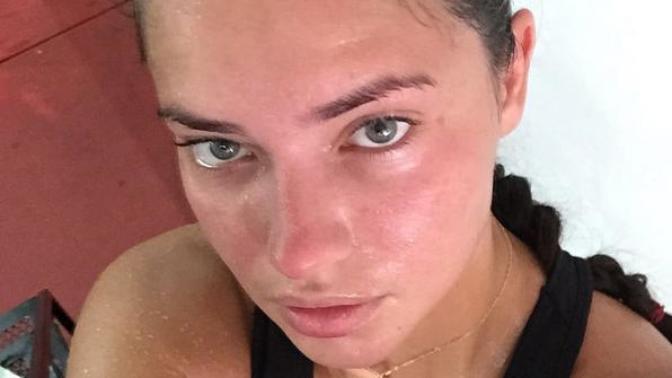 Adriana Lima abartıldığı kadar güzel mi sizce?