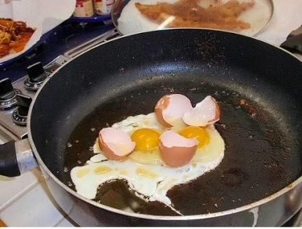 Yumurta bile kıramayan yani yemek yapamayan biriyle evlenilir mi?
