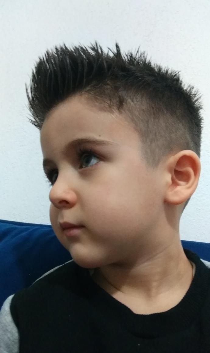 Bu yakisikli benim oglum :) nasil yakisiklimi :) ?
