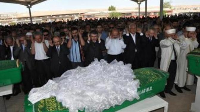 Neden genç bir kadın ölünce tabutunun üstüne beyaz gelinlik koyarlar?