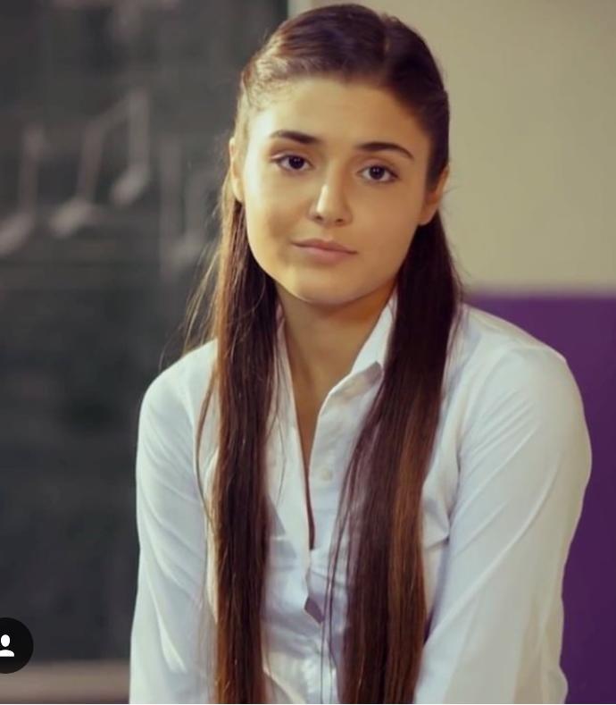 Hande Erçel'i neden çok güzel buluyorlar ?