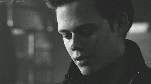 Bill Skarsgård Çok Karizmatik Değil Mi?