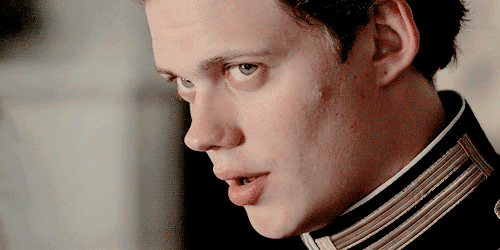 Bill Skarsgård Çok Karizmatik Değil Mi?