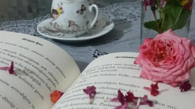 Güzel bir kitabın yaninda en iyi ne gider?