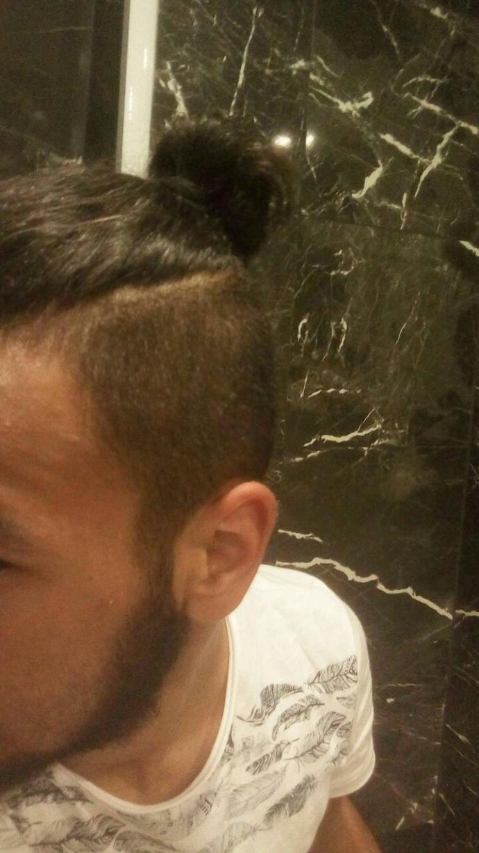 Sizce erkeklere topuz saç yakışıyor mu?
